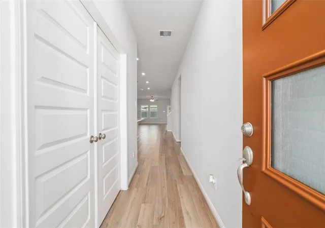 Photo 3 of Single family home for sale at 910 Modesto Dr, Rosharon, TX 77583 | MLS# 52649974 | Listing updated on 2026-09-13