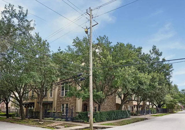Photo 1 of Townhouse for sale at 402 Roy St, Houston, TX 77007 | MLS# 89890222 | Listing updated on 2026-09-20