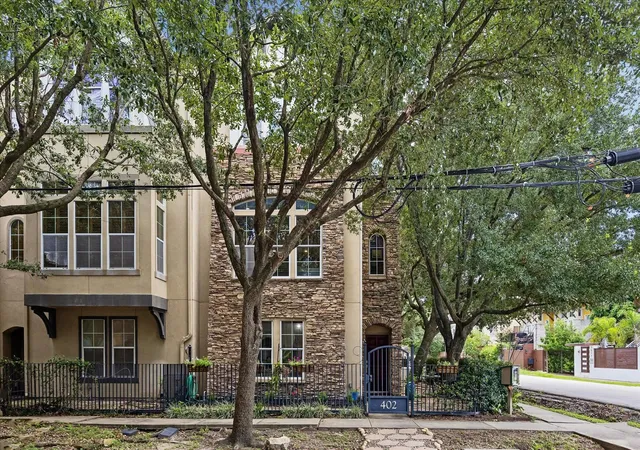 Photo 2 of Townhouse for sale at 402 Roy St, Houston, TX 77007 | MLS# 89890222 | Listing updated on 2026-09-20