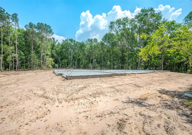 Photo 2 of Sale Pending at 1560 Silver Creek Ln, Montgomery, TX 77316 | MLS# 54685132 | Listing updated on 2026-08-19