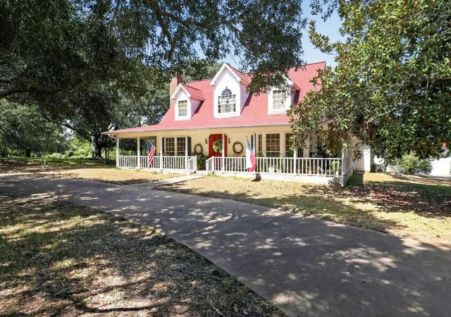 Photo 3 of Single family home for sale at 3507 Azalea St, Brenham, TX 77833 | MLS# 76404860 | Listing updated on 2026-09-04