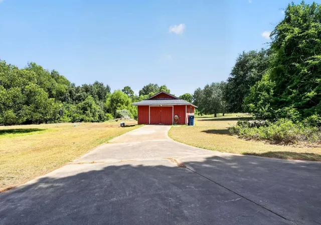Photo 4 of Single family home for sale at 3507 Azalea St, Brenham, TX 77833 | MLS# 76404860 | Listing updated on 2026-09-04