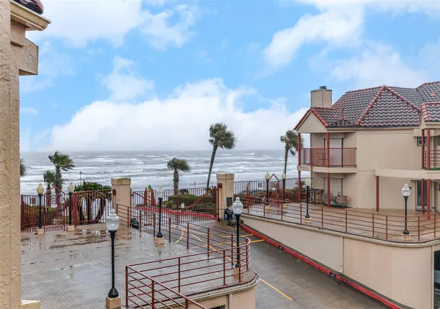 2nd image of 7312 Seawall Blvd, Galveston, TX 77551