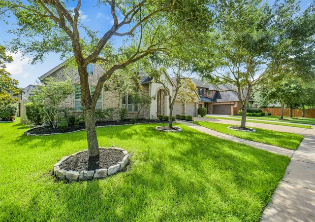 Photo 4 of Single family home for sale at 2307 Draycutt Dr, Katy, TX 77494 | MLS# 11606613 | Listing updated on 2026-08-30