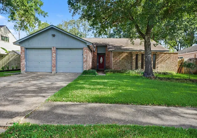 Photo 1 of Single family home for sale at 16207 Havenhurst Dr, Houston, TX 77059 | MLS# 96074774 | Listing updated on 2026-09-10