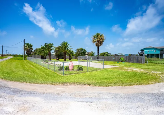 Homes for sale in Crystal Beach, TX | 1051 Pompano Dr, Crystal Beach, TX 77617 | MLS# 82452405