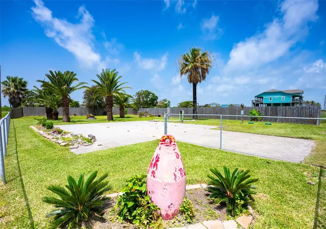 Homes for sale in Crystal Beach, TX | 1051 Pompano Dr, Crystal Beach, TX 77617 | MLS# 82452405