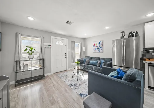 Photo 2 of Single family home for sale at 5605 Colfax St, Houston, TX 77020 | MLS# 58390957 | Listing updated on 2026-09-16