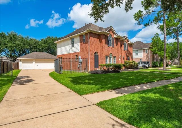 Photo 2 of Single family home for sale at 3124 Sand Shadow Dr, League City, TX 77573 | MLS# 27310528 | Listing updated on 2026-09-13