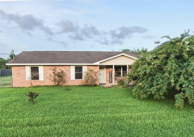 2nd image of 7301 Avenue L 1/2, Santa Fe, TX 77510 | MLS# 15464983