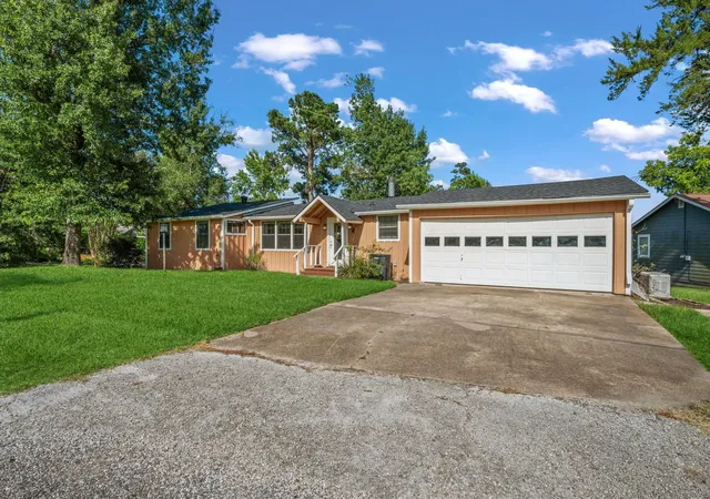 2nd image of 119 Elm Dr, Onalaska, TX 77360 | MLS# 15261711