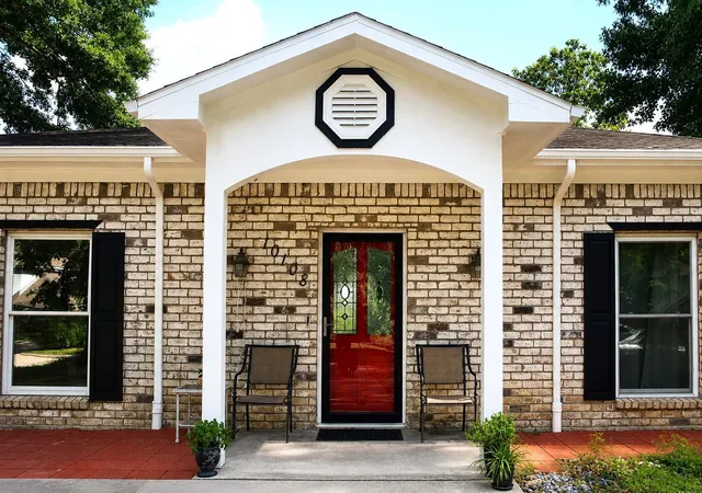 Photo 1 of Single family home for sale at 10108 Woodhollow Dr, Conroe, TX 77385 | MLS# 30844432 | Listing updated on 2026-09-15