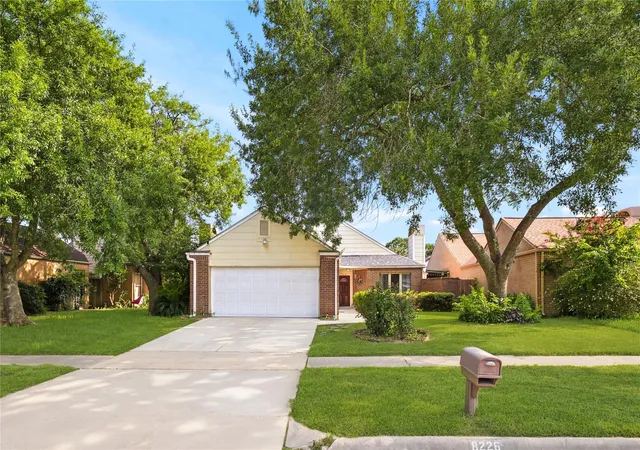 Photo 2 of Single family home for sale at 8226 Misty Ridge Ln, Houston, TX 77071 | MLS# 98201626 | Listing updated on 2026-07-02