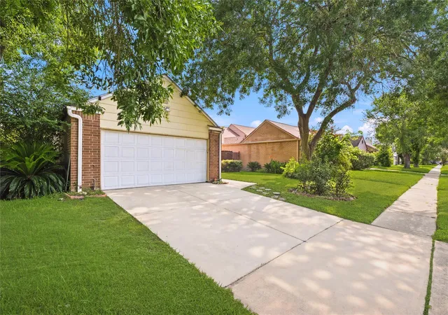 Photo 3 of Single family home for sale at 8226 Misty Ridge Ln, Houston, TX 77071 | MLS# 98201626 | Listing updated on 2026-07-02