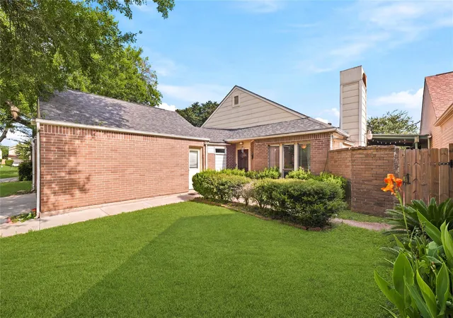 Photo 4 of Single family home for sale at 8226 Misty Ridge Ln, Houston, TX 77071 | MLS# 98201626 | Listing updated on 2026-07-02