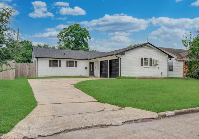 1st image of 4123 Wuthering Heights Dr, Houston, TX 77045 | MLS# 23989595