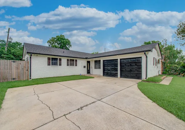 2nd image of 4123 Wuthering Heights Dr, Houston, TX 77045 | MLS# 23989595