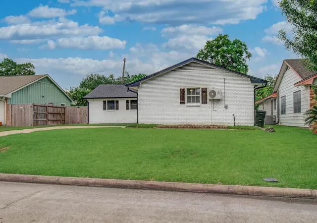 4th image of 4123 Wuthering Heights Dr, Houston, TX 77045 | MLS# 23989595