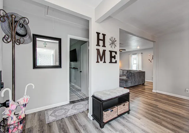 5th image of 4123 Wuthering Heights Dr, Houston, TX 77045 | MLS# 23989595