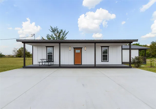 Single family home for sale at 21113 Harrison Dr, Bedias, TX 77831 | MLS# 73775056