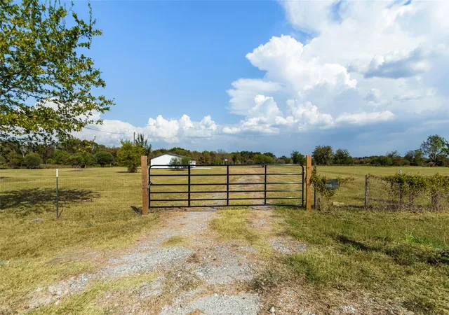 Photo 3 of Single family home for sale at 21113 Harrison Dr, Bedias, TX 77831 | MLS# 73775056 | Listing updated on 2026-08-29