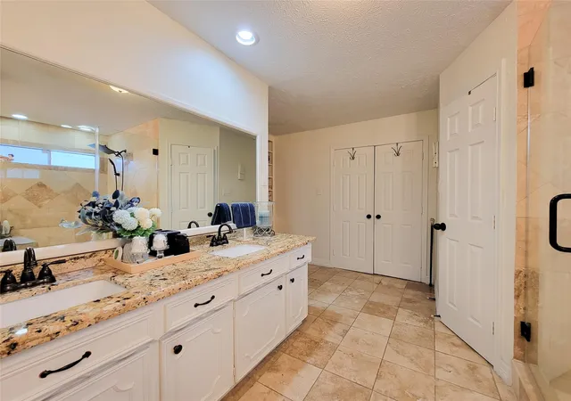 Photo 4 of Single family home for sale at 6235 Rolling Water Dr, Houston, TX 77069 | MLS# 68516327 | Listing updated on 2026-08-25