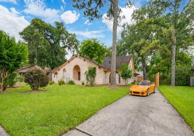 image of 204 Nasturtium St, Lake Jackson, TX 77566 | MLS# 75853420