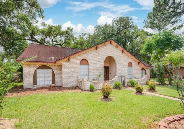 image of 204 Nasturtium St, Lake Jackson, TX 77566 | MLS# 75853420