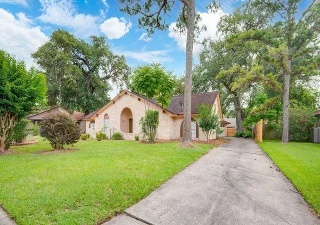image of 204 Nasturtium St, Lake Jackson, TX 77566 | MLS# 75853420