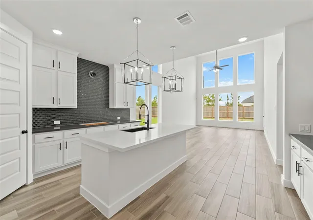Photo 4 of Single family home for sale at 15818 Swan Lake Ln, Conroe, TX 77302 | MLS# 10294341 | Listing updated on 2026-09-16
