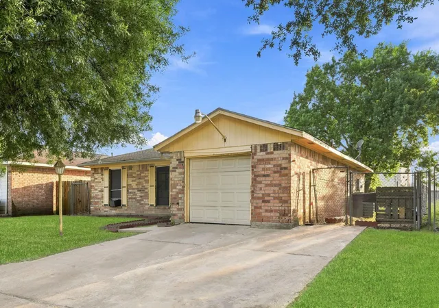 2nd image of 12806 Mill Valley Rd, Houston, TX 77048 | MLS# 41000869