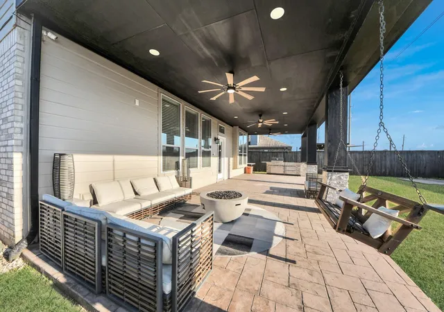 1st image of 118 Schaeffer St, Mont Belvieu, TX 77523 | MLS# 62720831