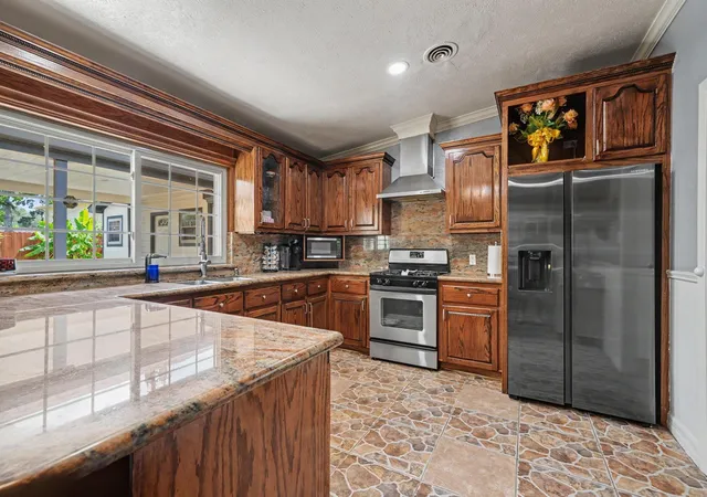 Photo 3 of Single family home for sale at 922 Peach Spring Dr, Houston, TX 77088 | MLS# 10844028 | Listing updated on 2026-09-17