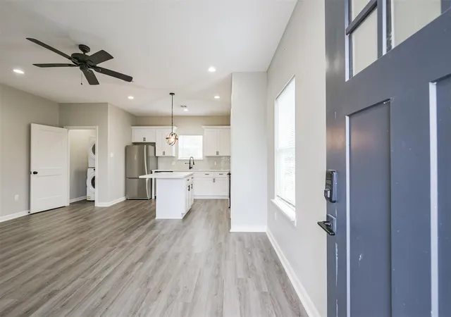 Listing Photo 4 - Condo for sale in building located at 4405 Mallow St, Houston, TX 77051