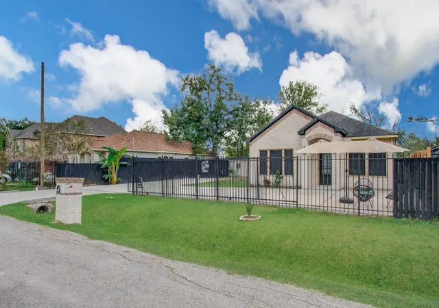 2nd image of 8040 Howton St St #1-2, Houston, TX 77028 | MLS# 65413045