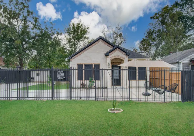 36th image of 8040 Howton St St #1-2, Houston, TX 77028 | MLS# 65413045