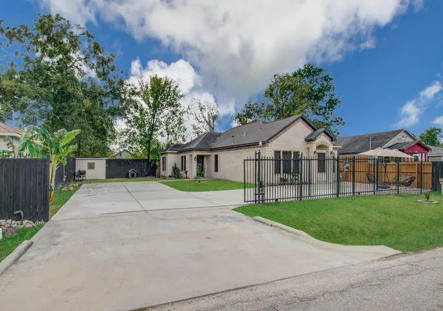 3rd image of 8040 Howton St St #1-2, Houston, TX 77028 | MLS# 65413045