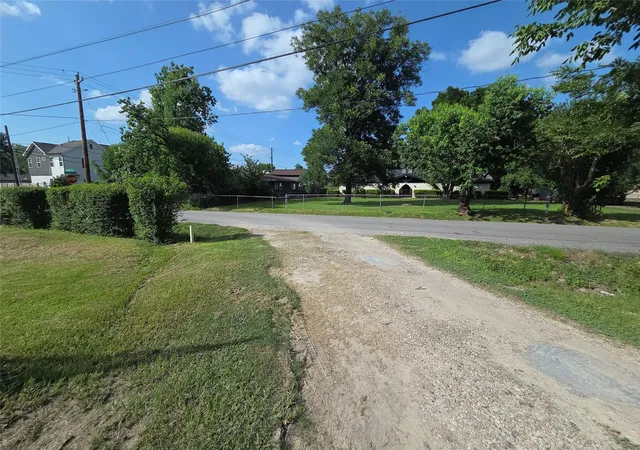Photo 2 of Single family home for sale at 701 Mansfield St, Houston, TX 77091 | MLS# 8115914 | Listing updated on 2026-07-08