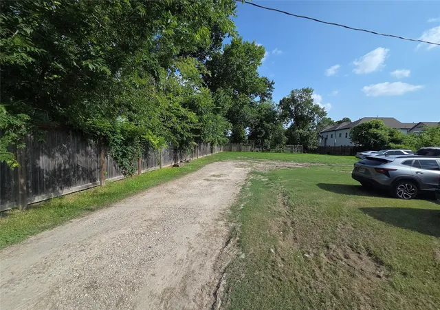 Photo 3 of Single family home for sale at 701 Mansfield St, Houston, TX 77091 | MLS# 8115914 | Listing updated on 2026-07-08