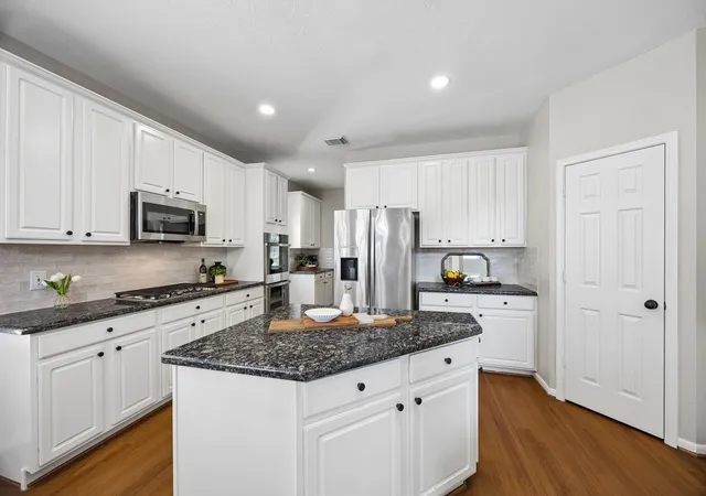 3rd image of 7535 Guinevere Dr, Sugar Land, TX 77479 | MLS# 27347396