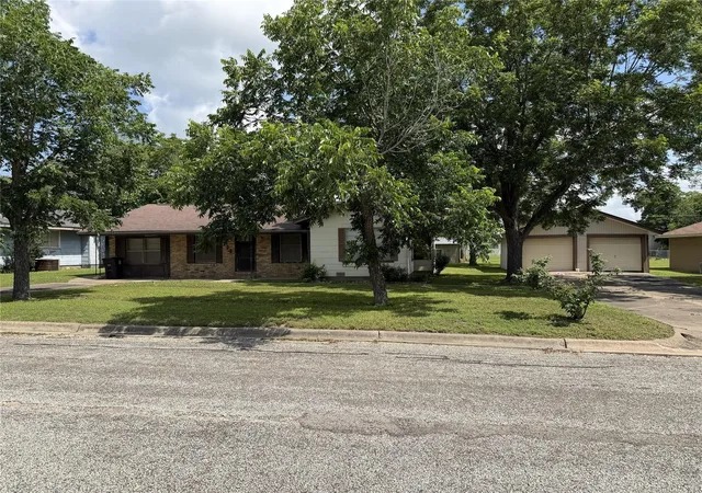 Homes for sale in Schulenburg, TX | 203 E Anderson, Schulenburg, TX 78956 | MLS# 29104218