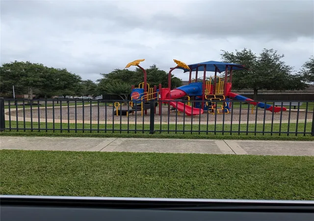 10th image of 1026 Yorkshire Holw, Fresno, TX 77545 | MLS# 68660980