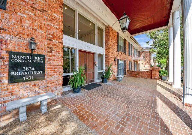 Homes for sale in Houston, TX | 2824 Briarhurst Dr Dr #12, Houston, TX 77057 | MLS# 66166325
