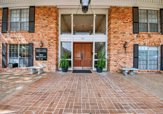Homes for sale in Houston, TX | 2824 Briarhurst Dr Dr #12, Houston, TX 77057 | MLS# 66166325