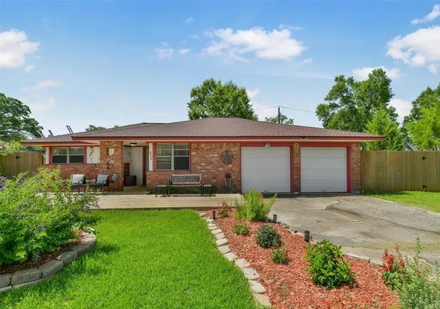 1st image of 523 Oakdale Ave, Shoreacres, TX 77571 | MLS# 25281589