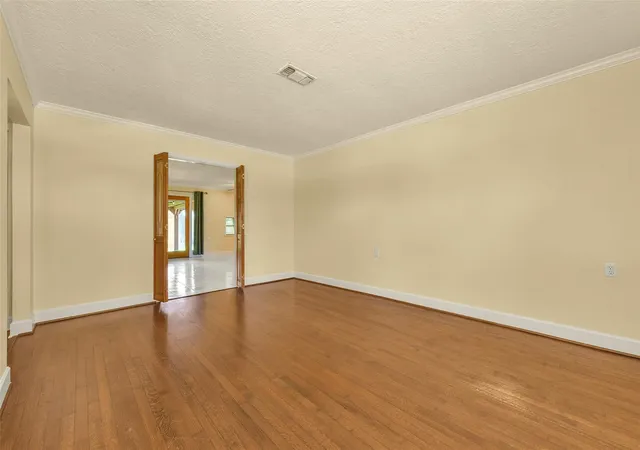 4th image of 523 Oakdale Ave, Shoreacres, TX 77571 | MLS# 25281589