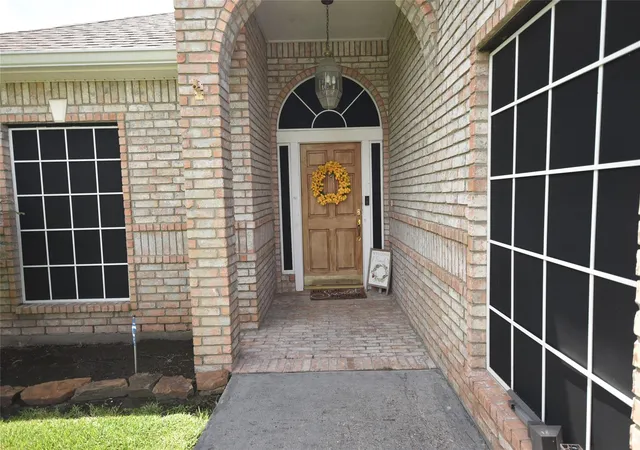 Photo 2 of Single family home for sale at 5113 Greenwater Dr, Willis, TX 77318 | MLS# 18881788 | Listing updated on 2025-10-29