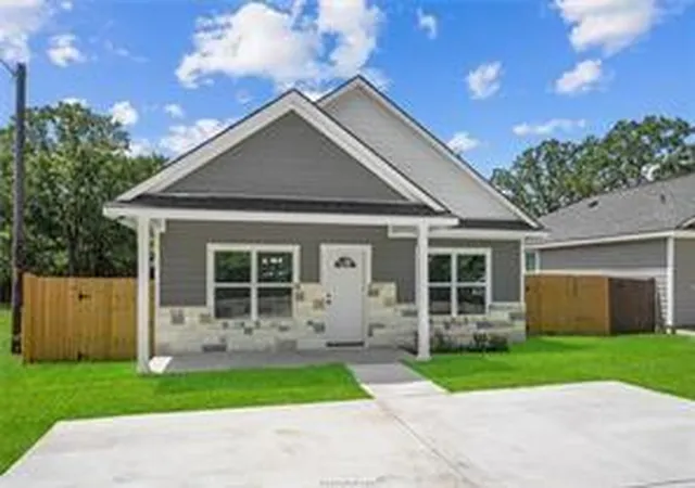 Photo 4 of Single family home for sale at 1913 Marshall Ave, Bryan, TX 77803 | MLS# 10842285 | Listing updated on 2026-09-14