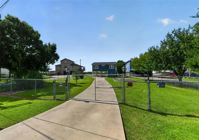 39th image of 4228 Scenic Dr, Dickinson, TX 77539 | MLS# 26641123