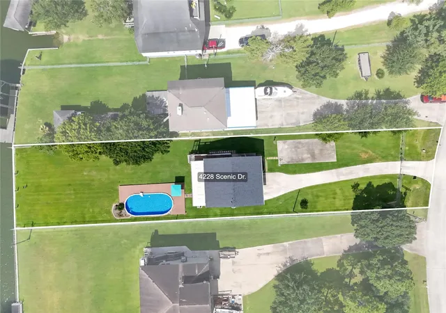 Photo 4 of Single family home for sale at 4228 Scenic Dr, Dickinson, TX 77539 | MLS# 26641123 | Listing updated on 2026-10-03